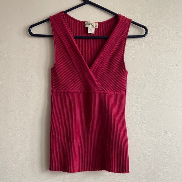 OLD NAVY Fuchsia Top. - Picture 1 of 3